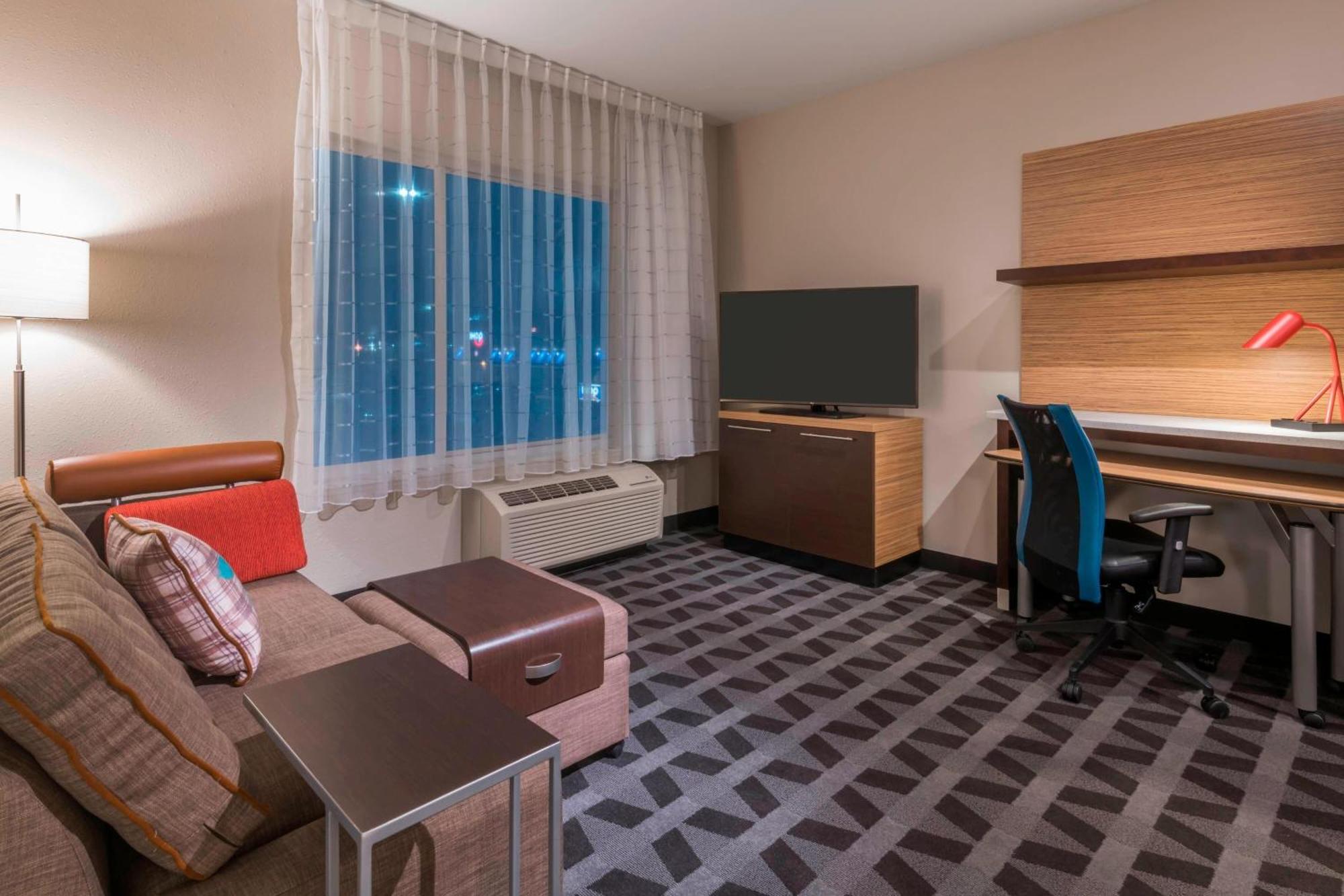 Towneplace Suites By Marriott Hays Exterior photo